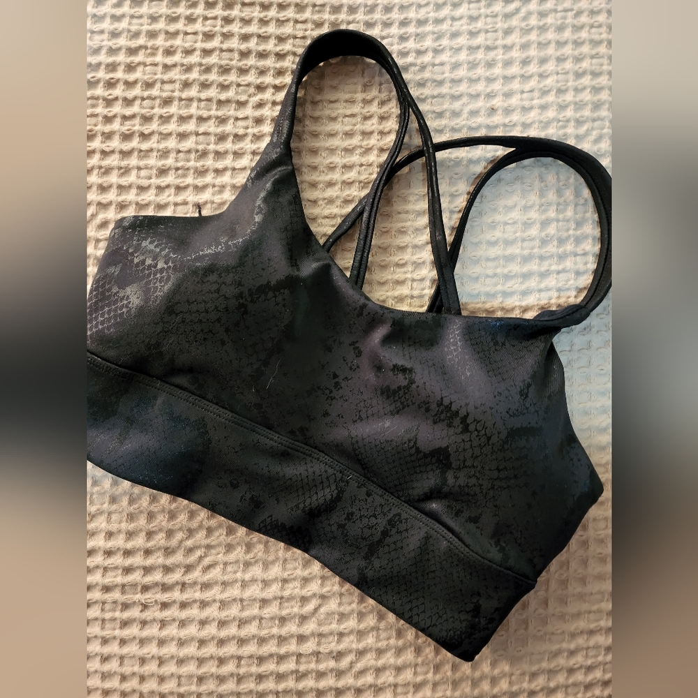 Black sports bra (snake skin print)